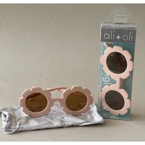 Ali + Oli | Kids Flower Power Sunglasses in Pink